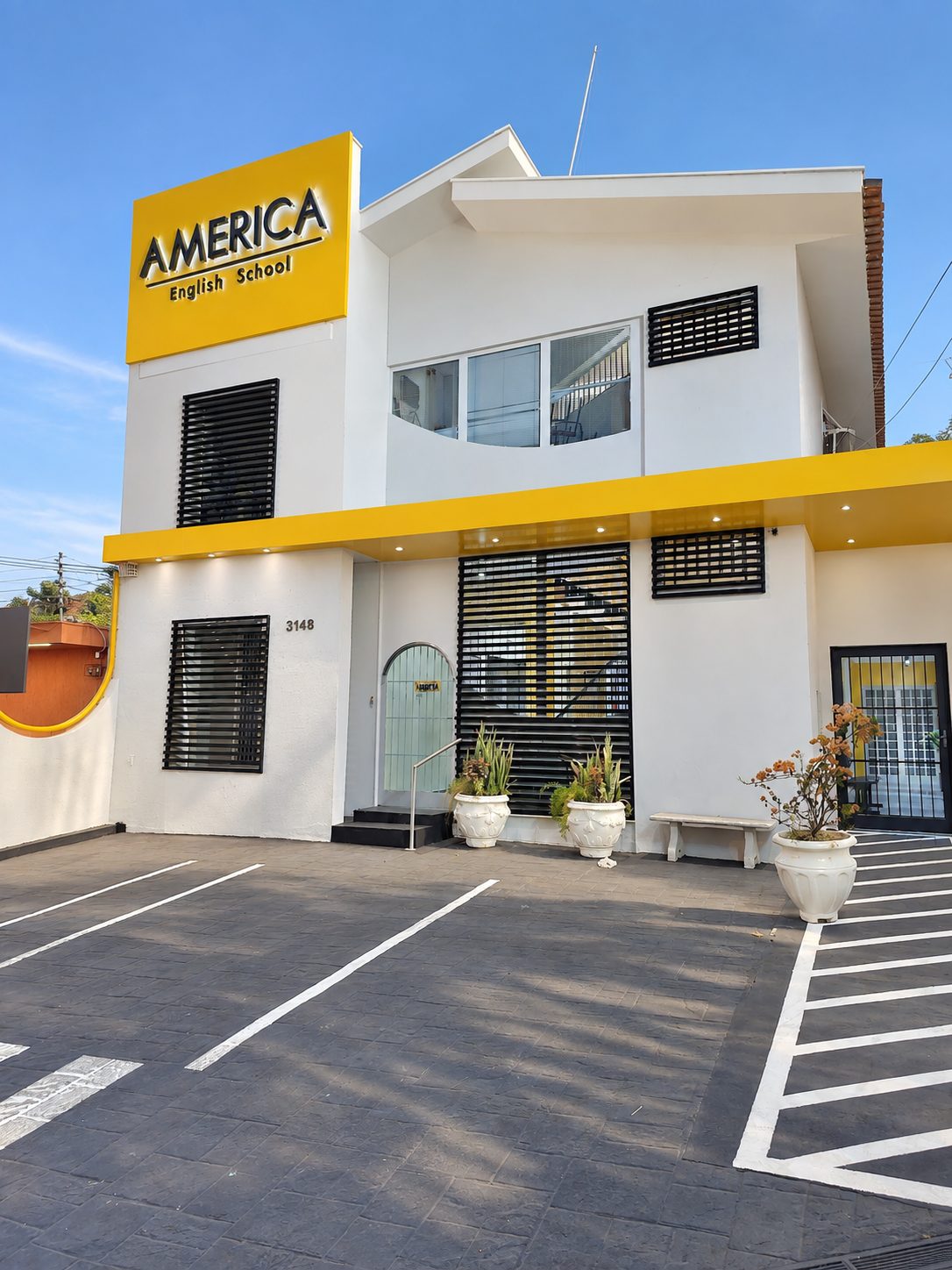 Fachada da America English School